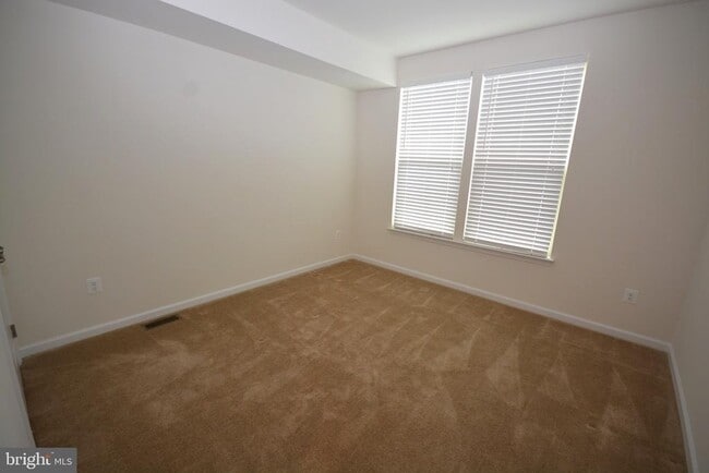 Building Photo - 5942 Leben Dr