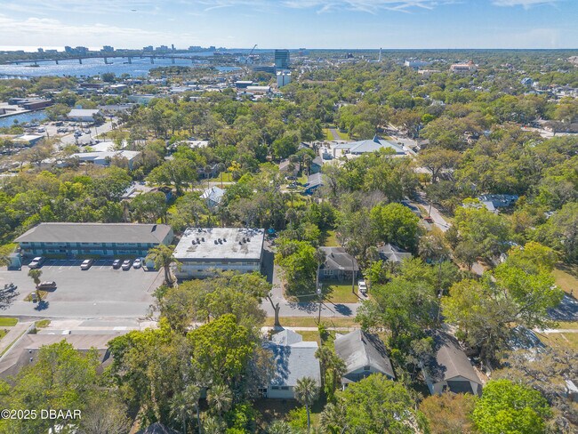 Building Photo - 138 Kingston Ave