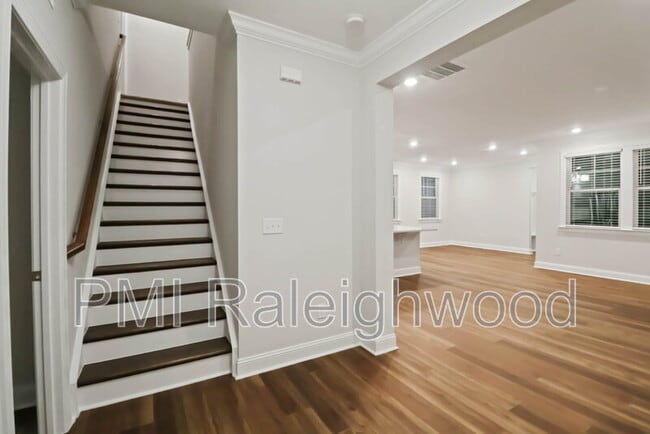 Building Photo - 304 Canyon Spring Trl