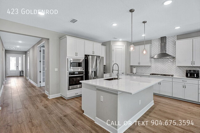 Building Photo - 423 Goldenrod-