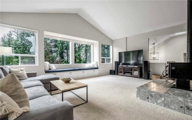 Building Photo - Love at First Sight - Beautiful 3 Bedroom ...