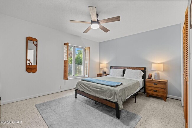 Building Photo - 136 Colina Cir