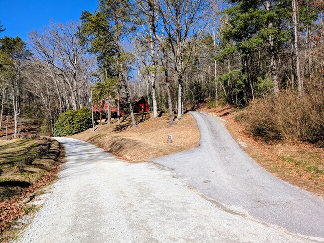 Building Photo - 24 Chalet Village Dr