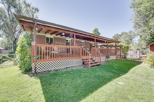 Building Photo - 4 bed, 2 bath Ranch Home near City Park W/ Finished Bsmt & Fenced Yard!