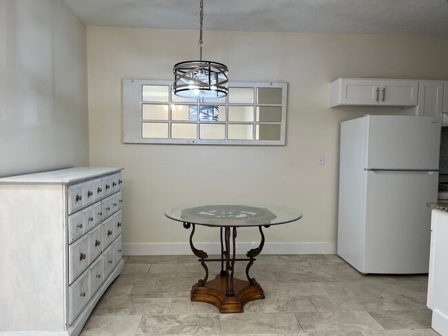 Building Photo - AVAILABLE NOW!! 2 Bed / 2 Bath Townhome in the Heart of FWB