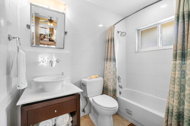 Building Photo - 3509 NW 26th Ct