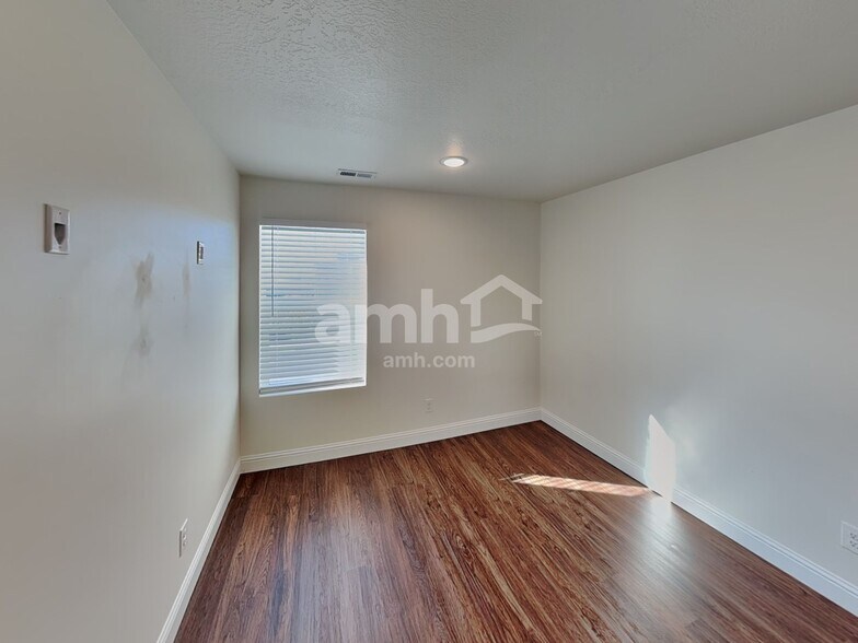 Building Photo - 1308 N 1980 E