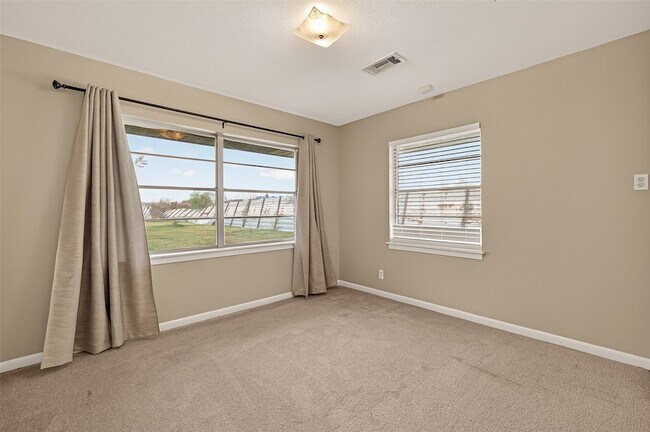 Building Photo - 10645 Oak Brook Dr