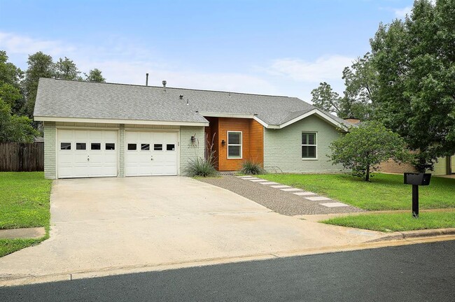 Building Photo - 2513 Broken Oak Dr