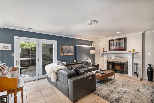 Building Photo - 705 Grey Eagle Cir N