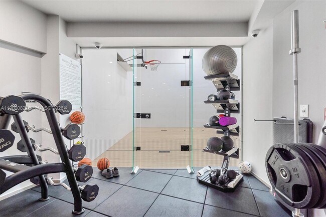 Building Photo - 900 Brickell Key Blvd