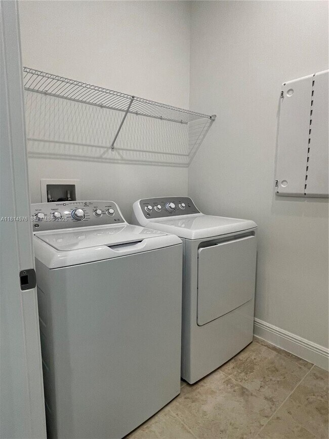 Building Photo - 11356 SW Pietra Wy