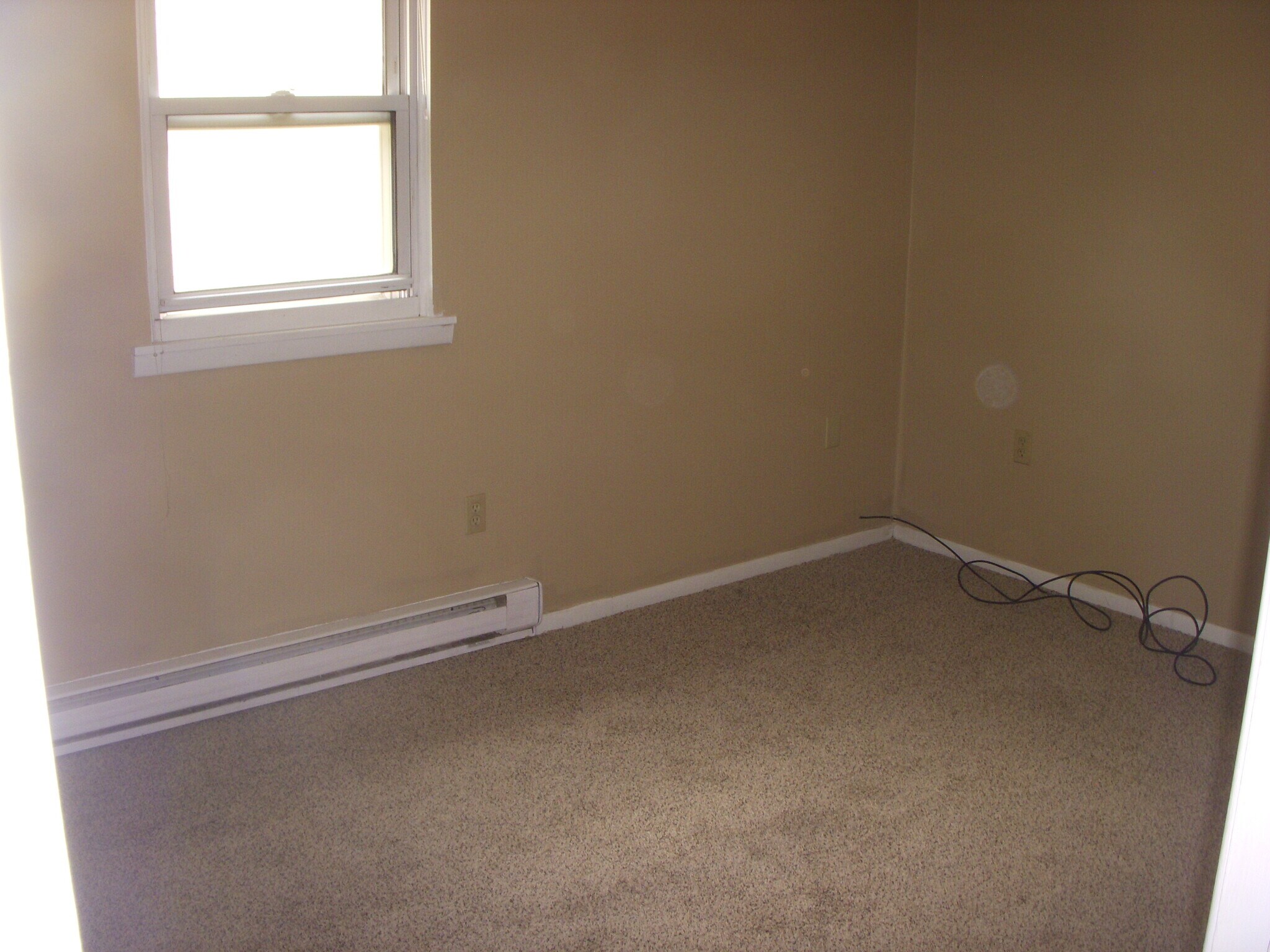 Building Photo - 2104 Emerson Ave