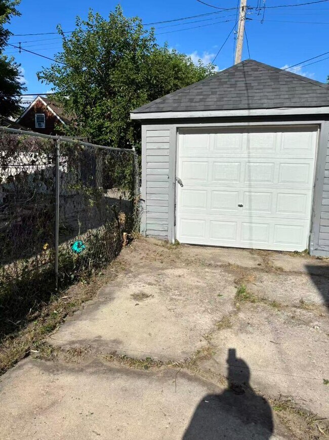 Building Photo - 17354 Griggs St