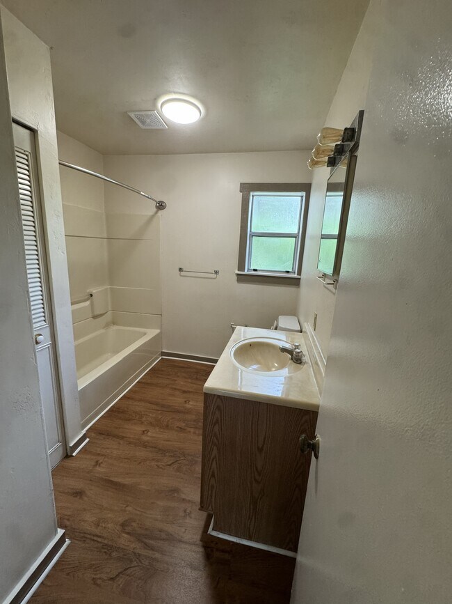 Building Photo - 4025 SW 20th Dr