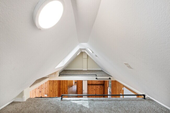 Building Photo - 807 Shoshone Pl