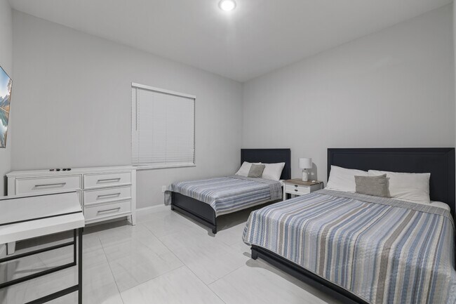 Building Photo - 2906 65th St W