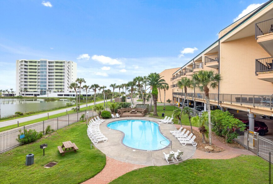 Building Photo - 9520 Seawall Blvd