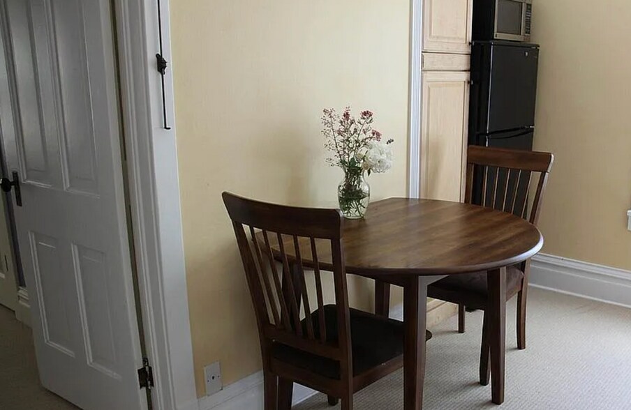 eating area - 2228 17th St