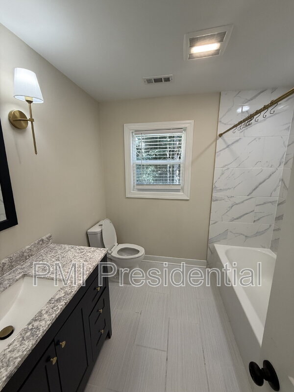 Building Photo - 13702 Danbury Dr