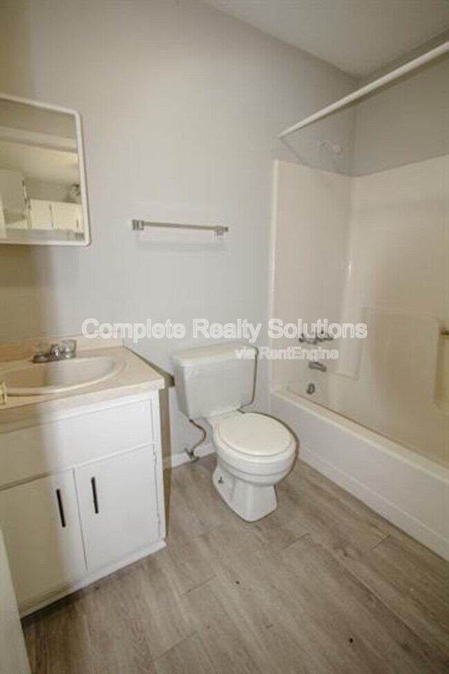 Building Photo - 790 Country Aire Ct