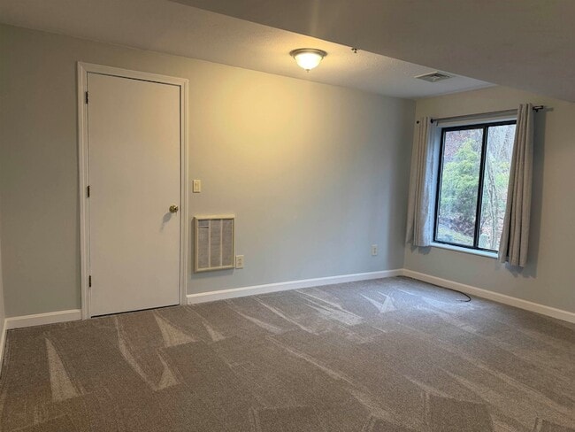 Building Photo - 17 Bayberry Dr