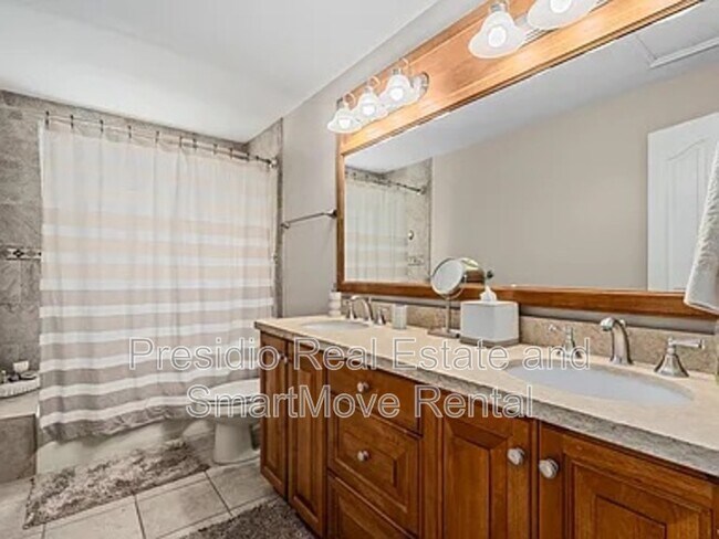 Building Photo - 10927 S Lostwood Dr