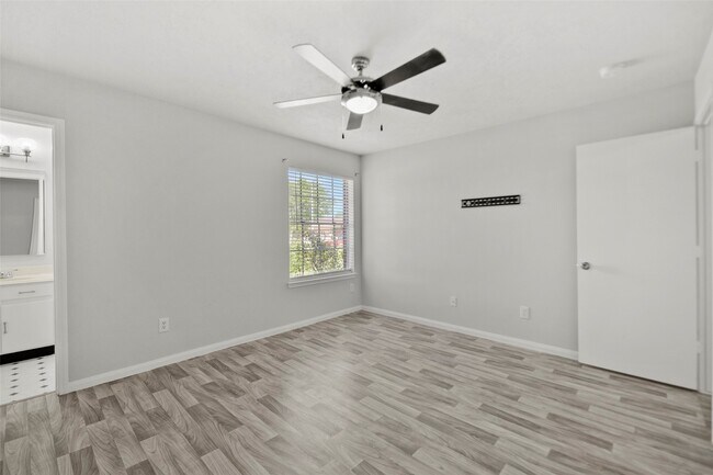 Building Photo - 12803 Rockford Dr