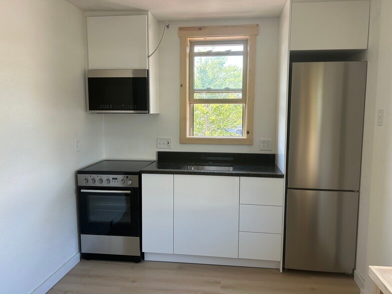 granite countertop - 217 N Franklin St