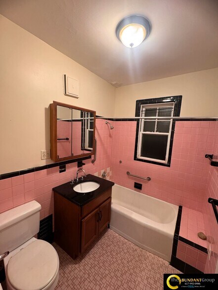 Building Photo - 11 Fairfield St