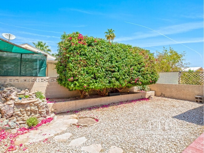 Building Photo - 3-bedroom, 2-bathroom home in Yuma Corona