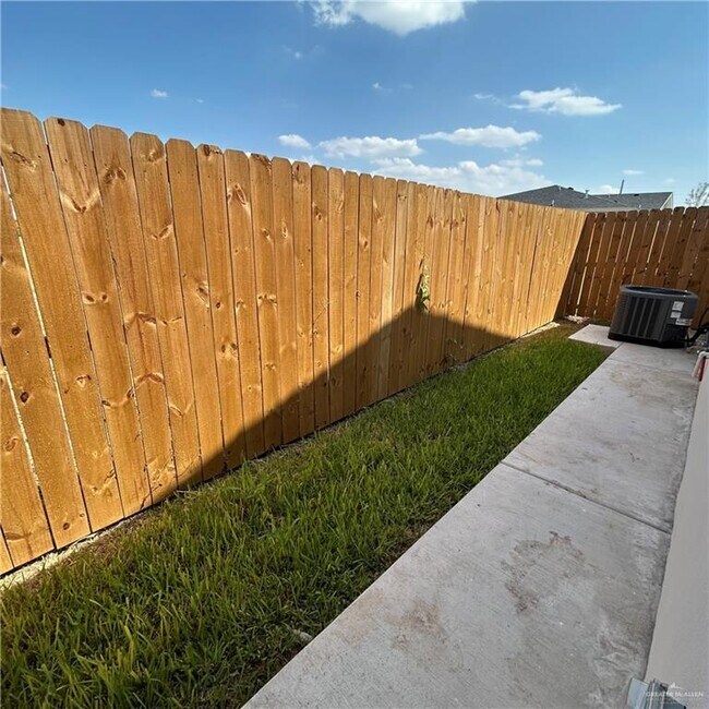 Building Photo - 2108 E Viviana St