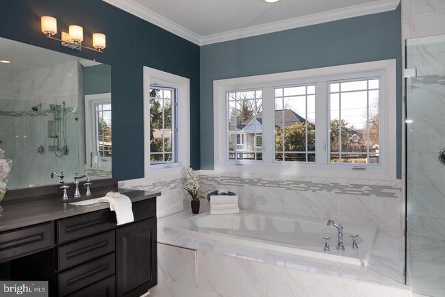 Building Photo - 6829 Rosemont Dr