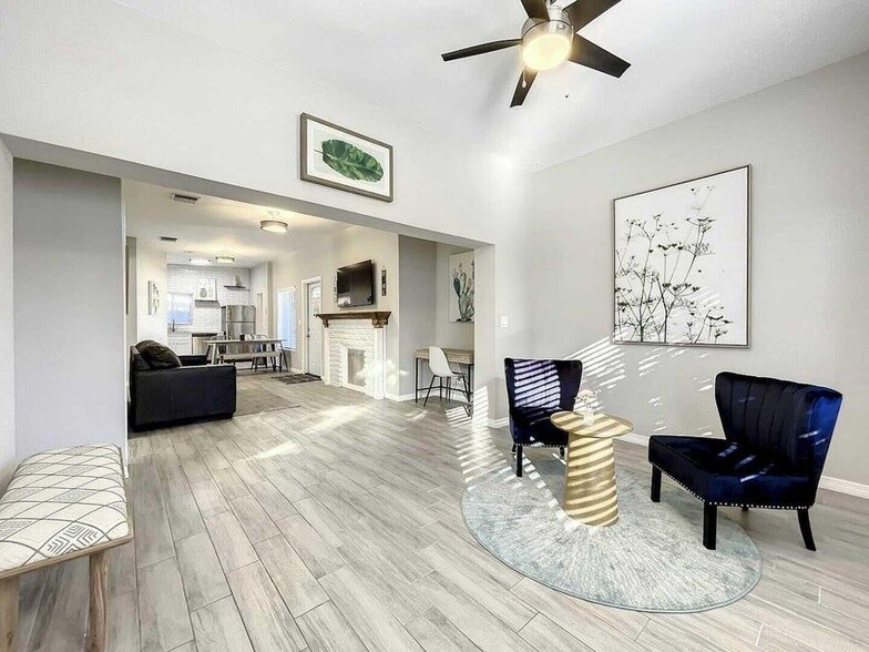 Building Photo - 1500 SW 12th St