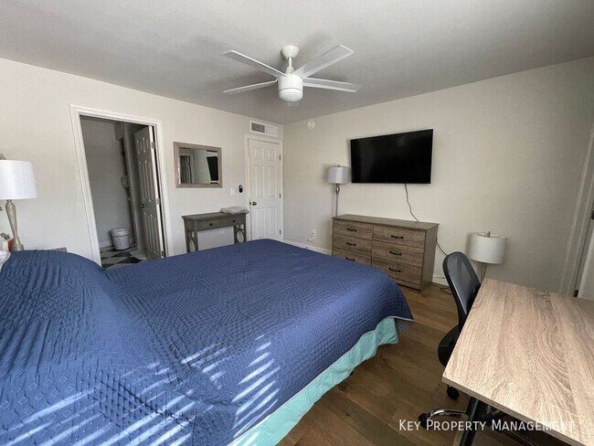 Building Photo - 7885 W Flamingo Rd