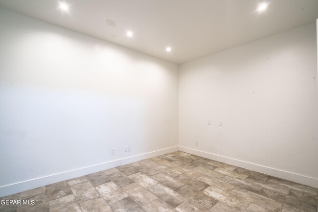 Building Photo - 1029 Calle Parque Dr