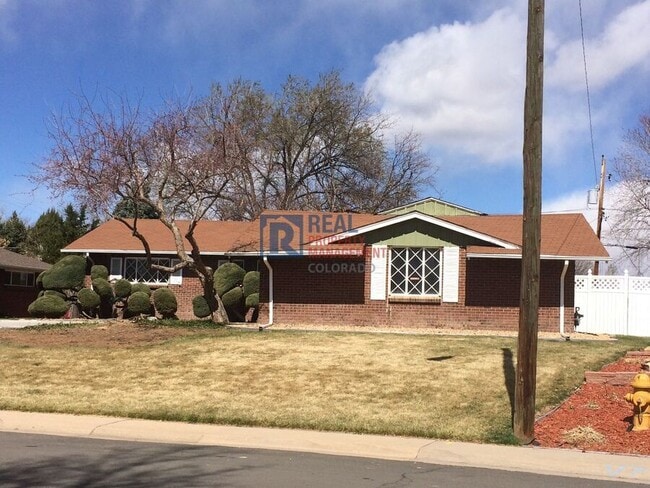 Building Photo - 2416 S Jasmine St