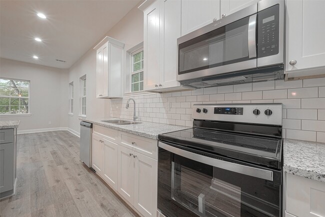 Building Photo - 2528 S Texas Ave