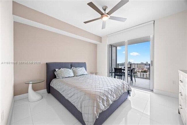 Building Photo - 300 Sunny Isles Blvd