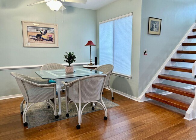 Building Photo - Available 12/16. Beautiful FURNISHED End-Unit Townhome in Central Mt Pleasant!