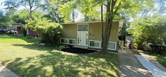 Building Photo - 1730 Traver Rd