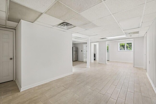 Building Photo - 2056 Abby Ln NE