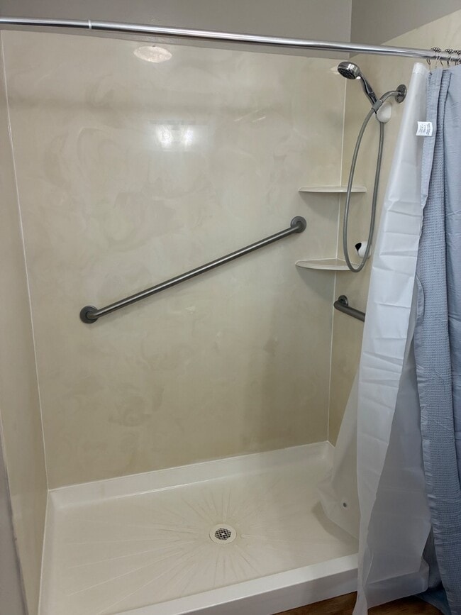 Building Photo - 1001 7th St