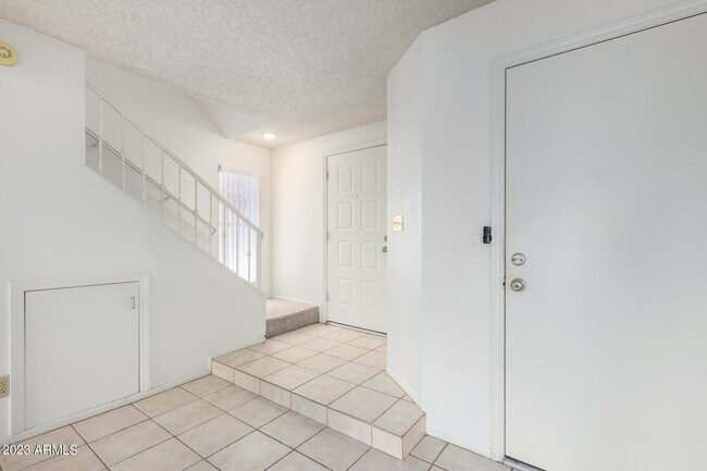 Building Photo - 9422 S 43rd Pl