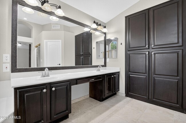 Building Photo - 4302 E Mossman Rd