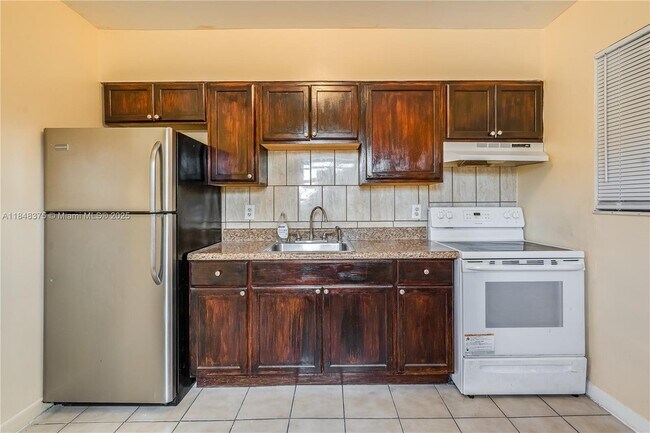 Building Photo - 5926 SW 27th St