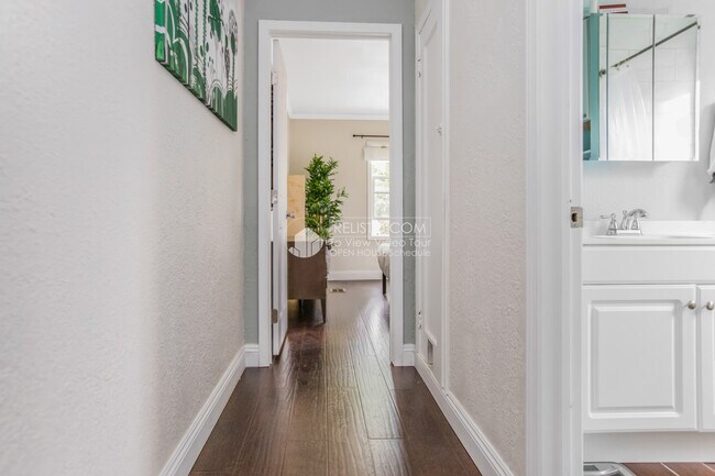 Building Photo - 2720 Bellaire Pl