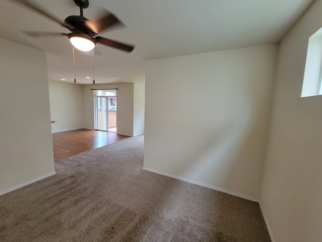 Building Photo - Spacious & Stylish 3-Bedroom Home in a Desirable Neighborhood!