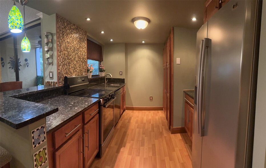 Building Photo - 6800 Cypress Rd