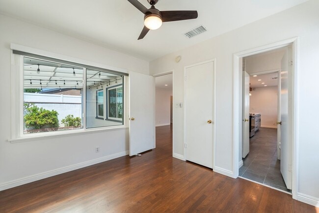 Building Photo - Beautiful Hawthorne Rental In Hollyglen!